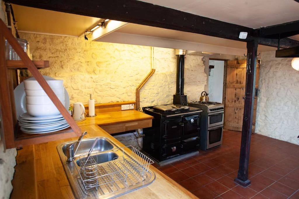 Stunning Barn Conversion On A Family Run Farm Llanfynydd Buitenkant foto