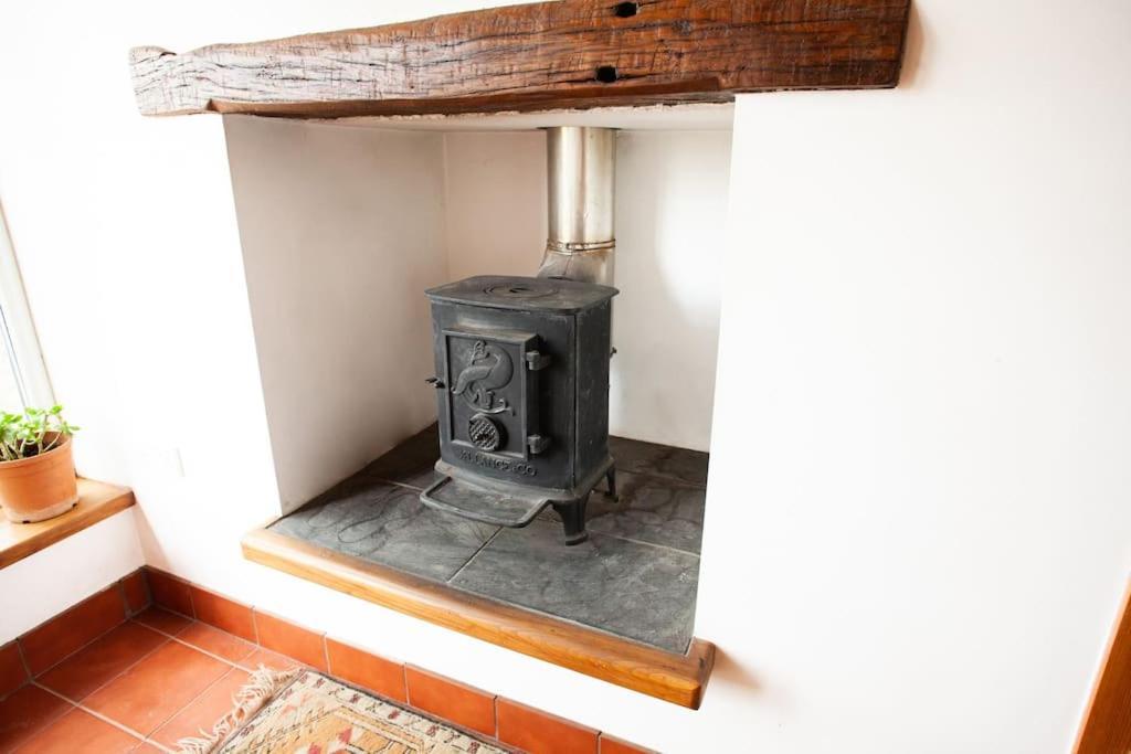 Stunning Barn Conversion On A Family Run Farm Llanfynydd Buitenkant foto